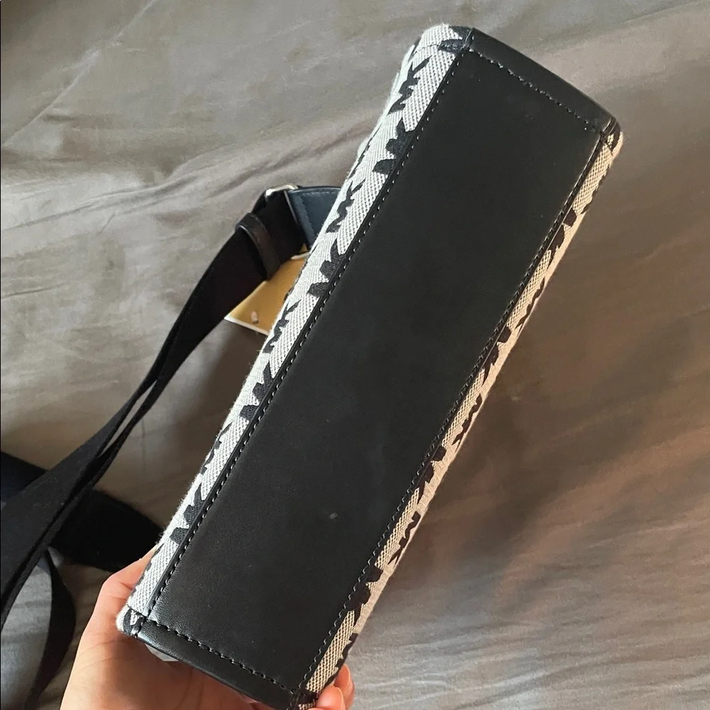 Michael Kors Black and Grey GiGi Small Messenger Bag - Picture 4 of 8